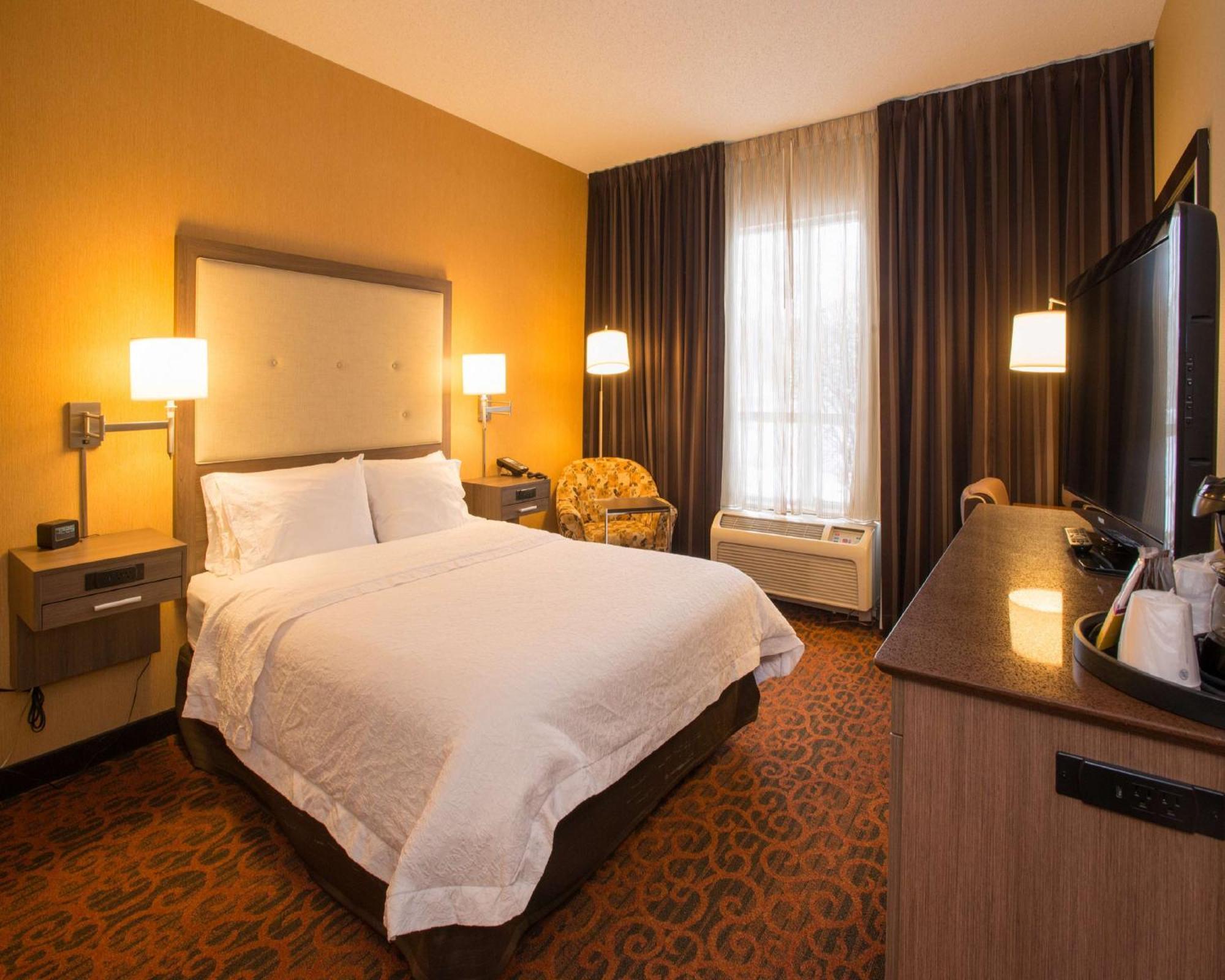 Hampton Inn Toronto-Mississauga West Dış mekan fotoğraf