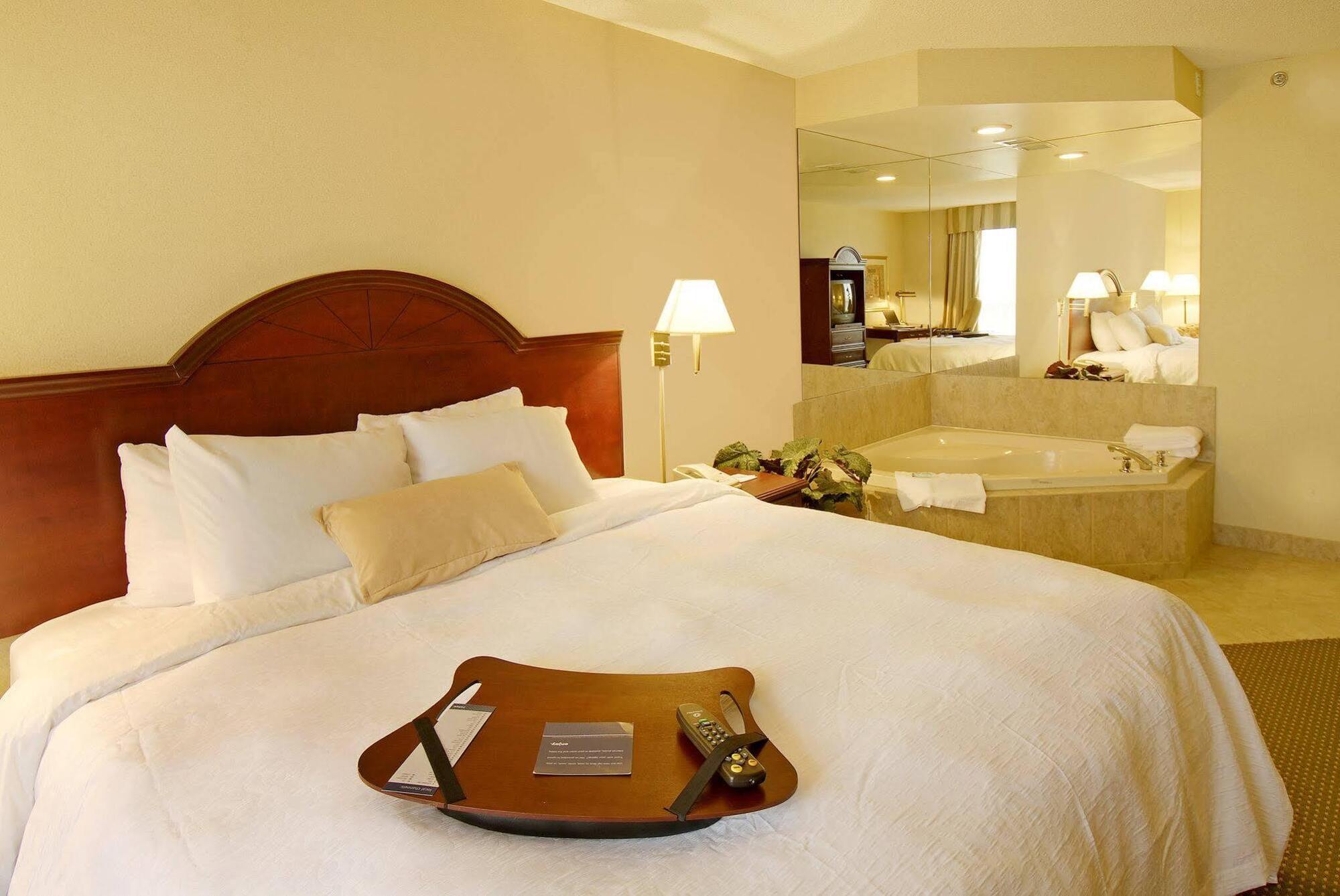 Hampton Inn Toronto-Mississauga West Dış mekan fotoğraf